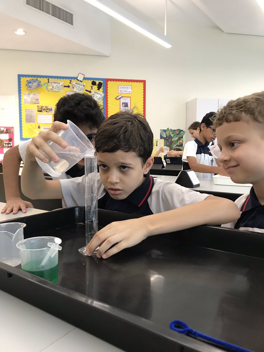 ReptonADScience's tweet photo. Making sure we measure accurately #MakingBubbles #DiamondsClass #ScienceIsFun @ReptonADYr4 https://t.co/HFL5aeDQBu