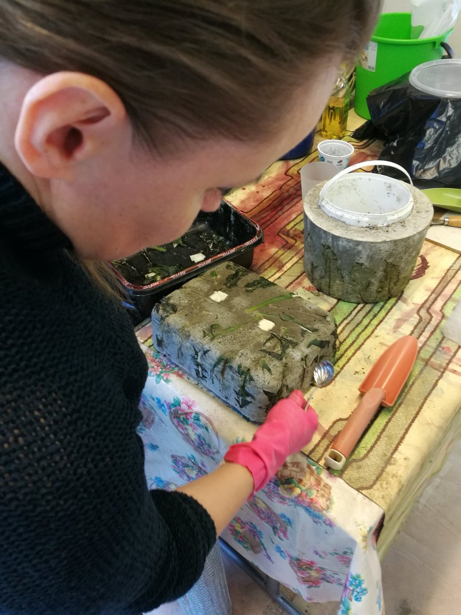 Betonityökurssilla Laihian toimipisteessä syntyy parasta aikaa upeita teoksia #vaasaopisto #betonityöt