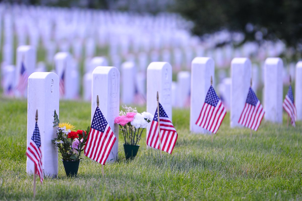 The National Moment of Remembrance asks Americans, wherever they are at 3:00PM local time on Memorial Day, to pause in an act of national unity for a duration of one minute.