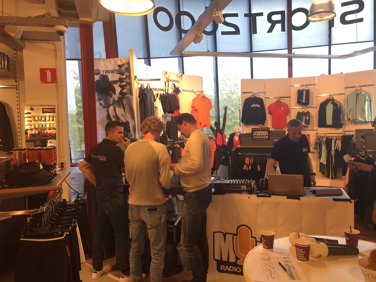 Haagsamvoetbal's tweet image. We staan op het punt van beginnen met sporttribune bij @Sport2000VB met een uitzending over de sport 2000 jeugdvoetbalkampioenschappen.