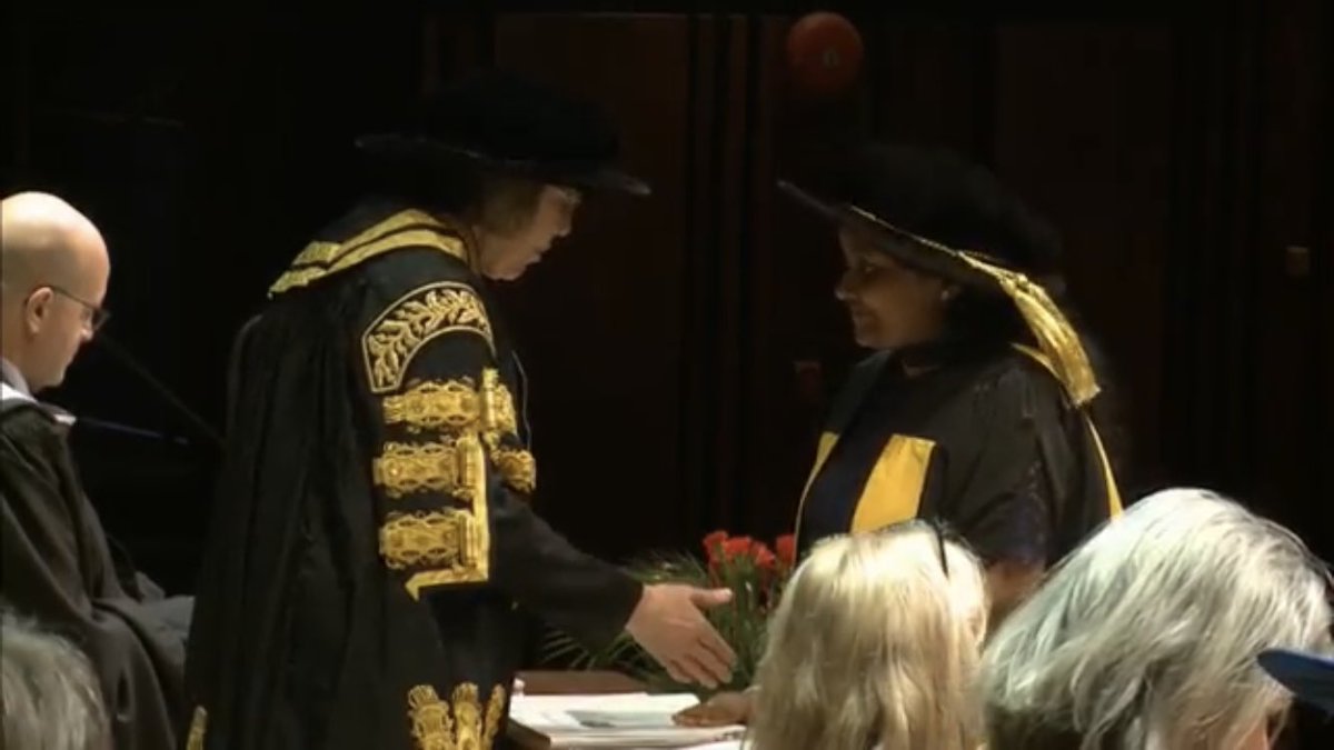 Niluni1's tweet photo. Congratulations on your Graduation 👩🏻‍🎓💐@FernandoWasu .!!!! https://t.co/WNs2Cx3ldH