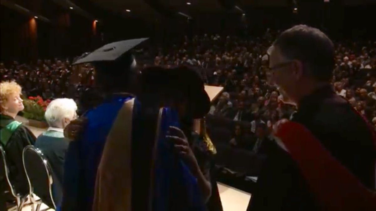 Niluni1's tweet photo. Congratulations on your Graduation 👩🏻‍🎓💐@FernandoWasu .!!!! https://t.co/WNs2Cx3ldH