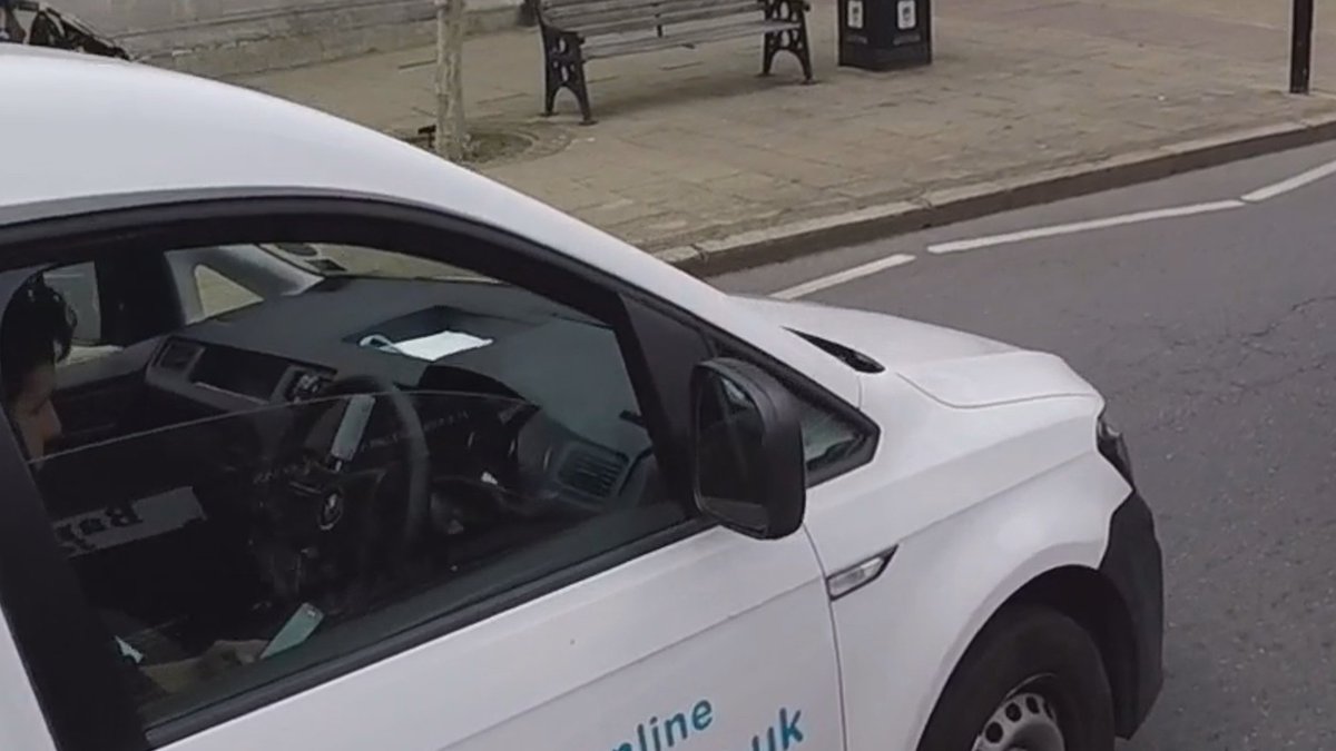 Sueperb2's tweet photo. @thameswater @SaferEssexRoads @SERPCycling @BrentEppingCPT @EPRoadsPolicing @SonOfTheWinds @Liam_OfTheRoad @EPRoadsPolicing @RoadSafeReece Two wrongs don't make a right.🥺📵
#Thameswater #Epping #PhoneUser #PoorDriving #Closepass https://t.co/cLLhL0VCuL