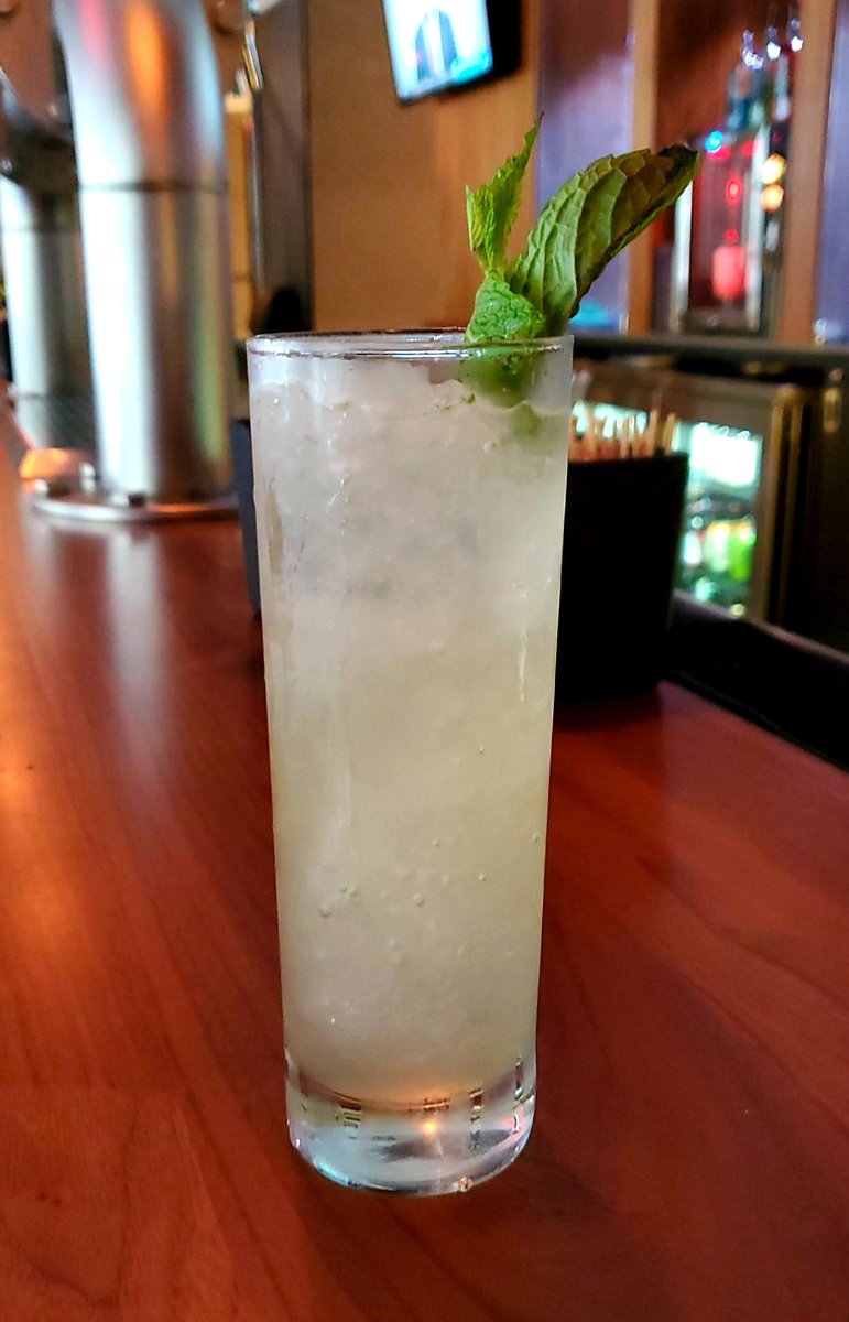 DBurnhams's tweet image. Hello Summer! ☀️Stop by @DBurnhams in @RenCincyDT  for #HappyHour from 4pm-7pm.  We'll be serving cool &amp;amp; refreshing #RockinRuby.  Made with @DeepEddyVodka Ruby Red, kiwi real, and soda.  🍹🌊☀️
#Cincinnati #cocktails