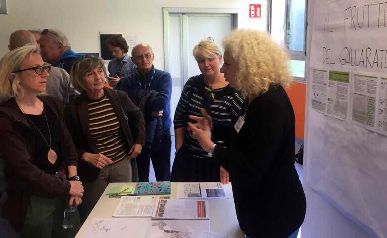 FoodPolicyMi's tweet photo. Abbiamo partecipato al nuovo round del #PianoQuartieri in Muncipio 8 condividendo il #FruttetoGallaratese con gli abitanti del quartiere.
#MilanoUpsideDown

https://t.co/XRcsHF7TlG https://t.co/vSwzXDfPRS