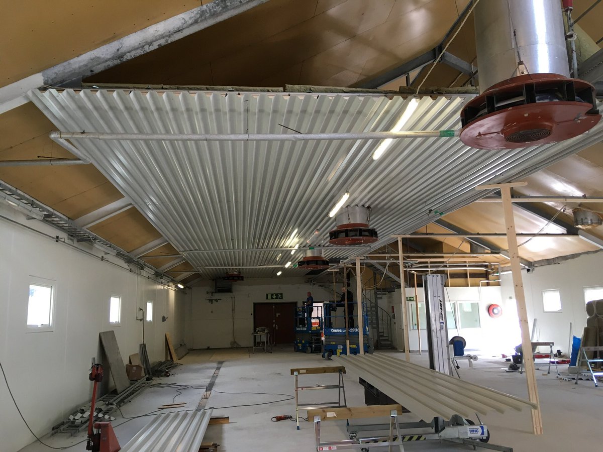 HaakanI's tweet photo. Slipat golv. Rännor på plats. Innertaket på gång. Nedräkningen är påbörjad inför premiären av framtidens matfabrik. @_SLU @vinnovase #Plantproteinfactory #weareonamissionfromgod #smallstepforman #savetheplanet https://t.co/U64uXhy5Pp