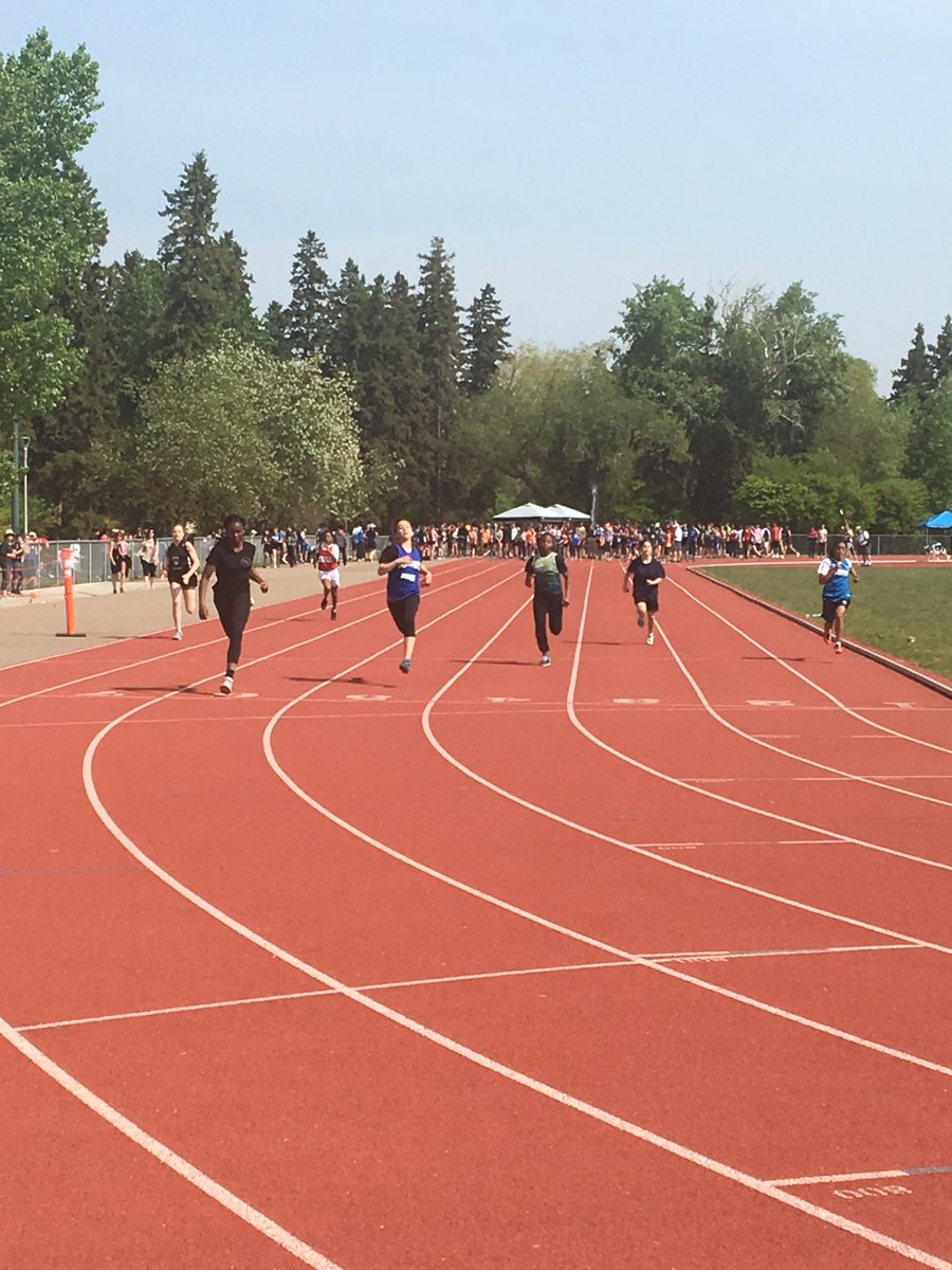 RTharleOluk's tweet photo. It’s a hot day for @EPSBNews Jr High T&amp;F, water, shade &amp; sunscreen are your friends today #jrhighathletics #yegtrack #yegwx #whateveryourfinishline https://t.co/VpV4eX3MVU