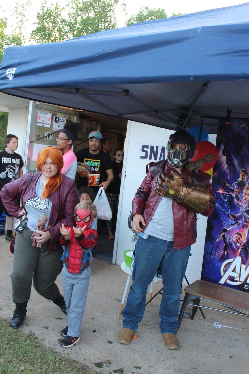 LOEA_Cosplayers's tweet photo. Some of our adventures at #SunsetDriveIn for the premier of @Avengers: #Endgame. We can't wait to do this again!

#CarolDanvers #Phoenix #SpiderGwen #ScarletWitch #MilesMorales #StarLord #Thor #CaptainMarvel #Avengers #GuardiansOfTheGalaxy #IntoTheSpiderverse #Marvel #Cosplay https://t.co/zL4r5Fe7uu