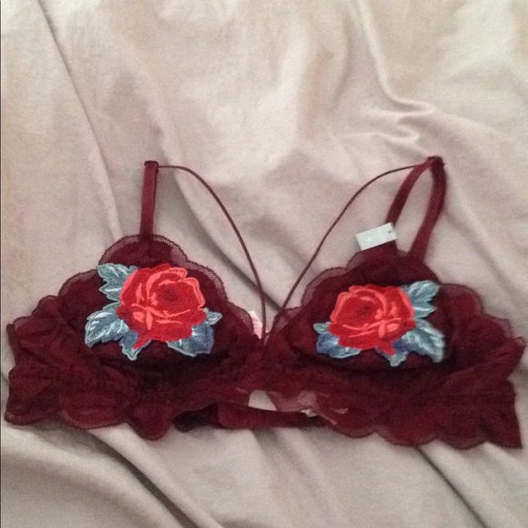 HaileighShipman's tweet photo. So good I had to share! Check out all the items I'm loving on @Poshmarkapp #poshmark #fashion #style #shopmycloset #pinkvictoriassecret #joie: https://t.co/ax9haCHvbV https://t.co/aoe2UnzaVE
