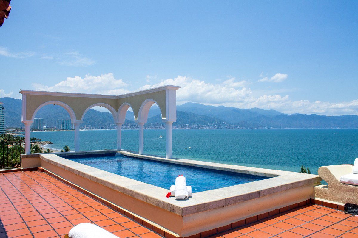 lynne_velas's tweet photo. 🎉🍾🎉PRIZE ALERT! Share this to be in with a chance to win 4 nights in a Presidential Suite! 🎉🍾🎉 Add a little more luxury to your stay in the Presidential Suite at @VelasVallarta. #MyVelasVallarta #VelasExperts https://t.co/H2DIxgOafy