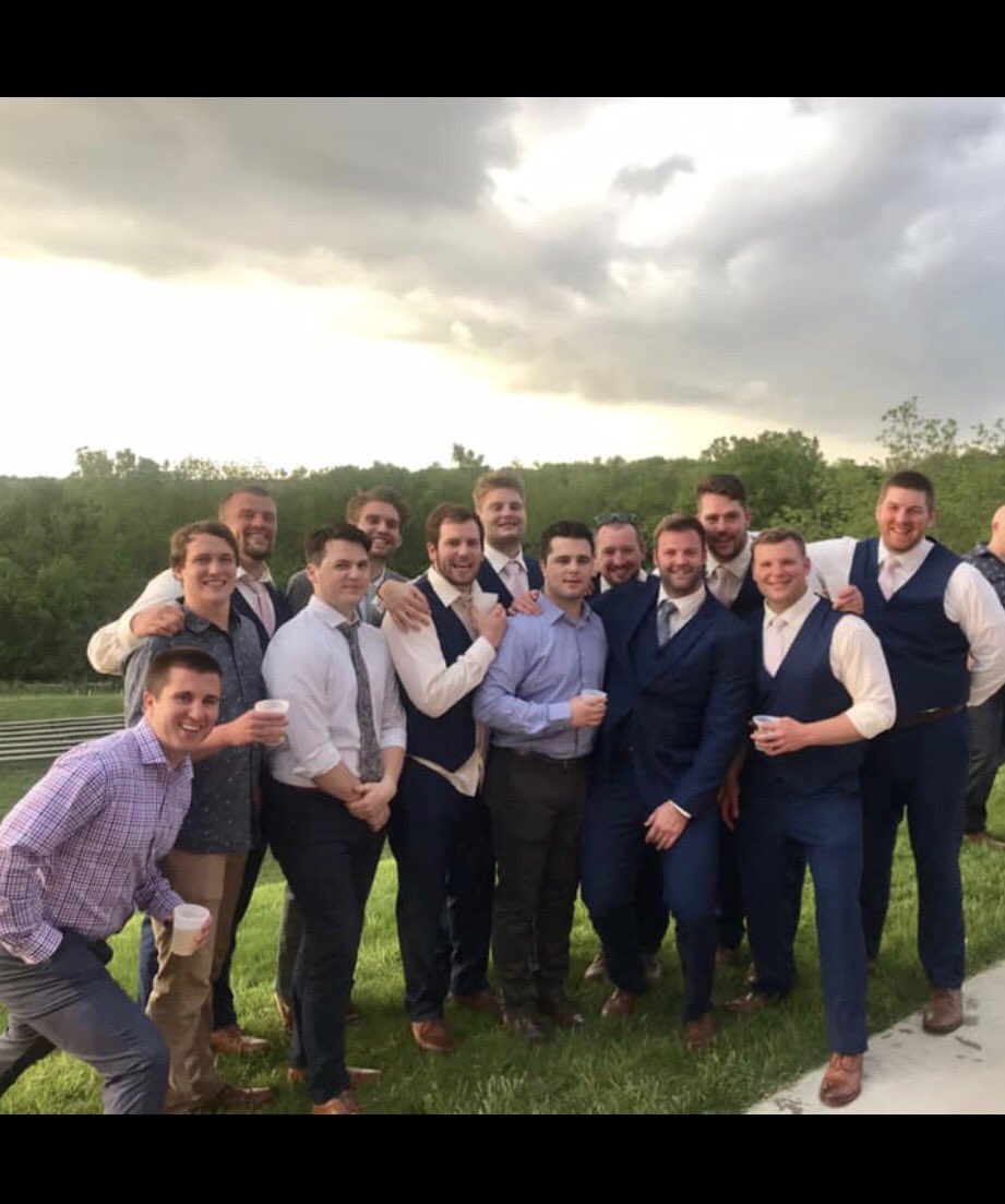 TheBigBear73's tweet photo. I can now Official-LEE say I have a sister! Awesome time celebrating @ashleyyyolson and @techNickLee84 with the Hometown and Augie Fam! https://t.co/QoN5OOTOSK