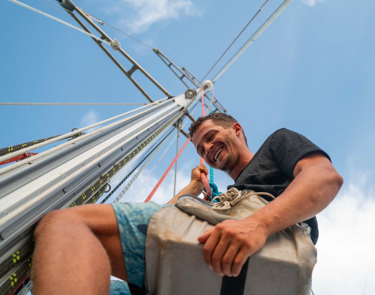 BenLecomteSwim's tweet photo. T-12 days until departure. #TheVortexSwim crew spent the morning installing the new tricolor navigation light atop the 85 foot masthead #MoveToNatural 

📸 @josh__munoz https://t.co/YrQyv5Zrjf
