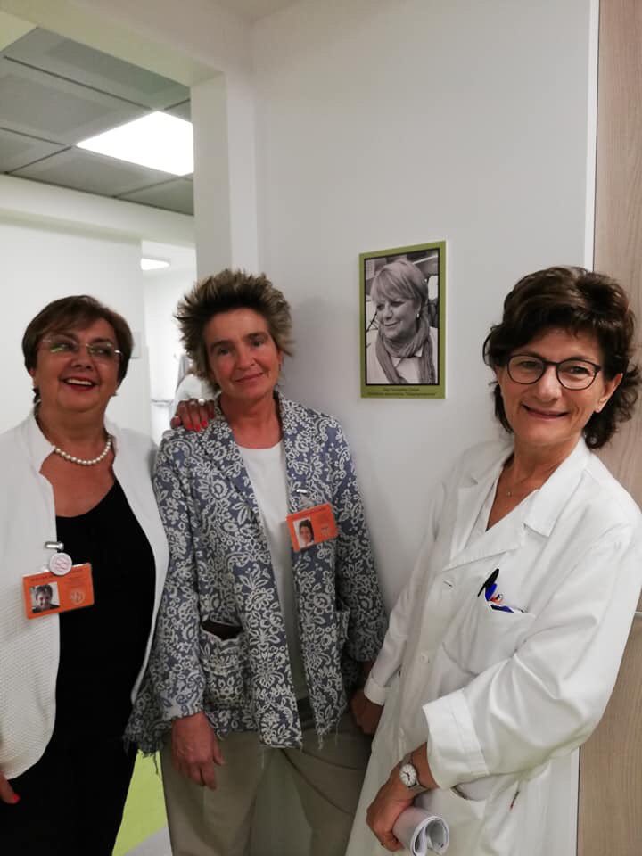edoardo_ceriani's tweet photo. La mamma guarda i #medici e le sue #volontarie e sorride. Perché lei aveva sempre un #sorriso per tutti. Anche nella nuova Breast Unit dell’ospedale #Valduce ora c’è un’area a lei dedicata
#Nsd #noisempredonne #como #tumore https://t.co/0cxZaehS0o