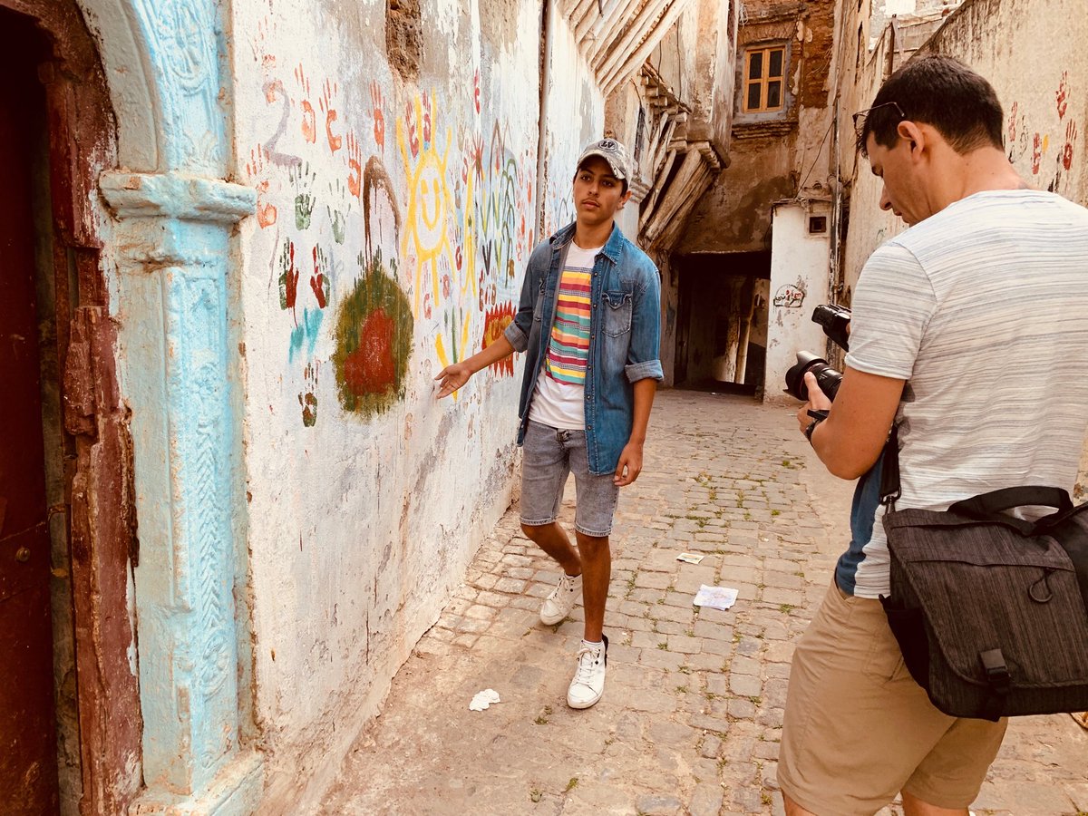 Ulysse92's tweet photo. Tournage dans les rues escarpées peintes à la chaux de la Casbah #alger https://t.co/qbAbu5RFkW