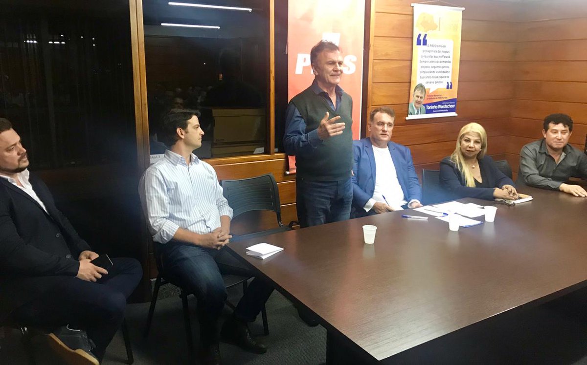 deputadotoninho's tweet image. Reunião Pros Curitiba, conduzida pelo vereador Tico Kuzma, que hoje contou com a presença do vice-prefeito Eduardo Pimentel. Também realizamos a filiação do grande líder comunitário Paulinho Payakan. Pros segue unido e fortalecido em todo Paraná. #ProsForte