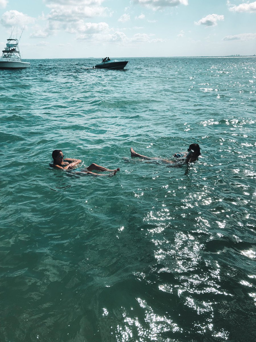 KallieVolpi's tweet photo. The last hoorah #goodbyemiami ✌🏼 https://t.co/02JDPkLzxC