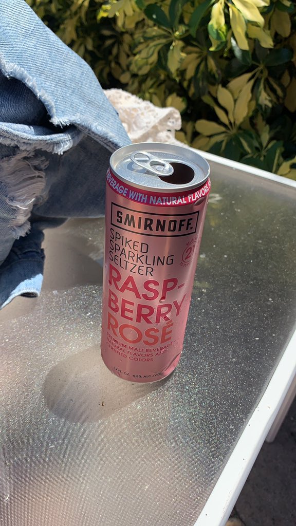 RuedaFranchesca's tweet photo. Thanks @SmirnoffSA purchased spiked sparkling seltzer for the first time and one of my cans was half full sealed shut with no carbonation!🤮gross! https://t.co/R7WS9jc4Re