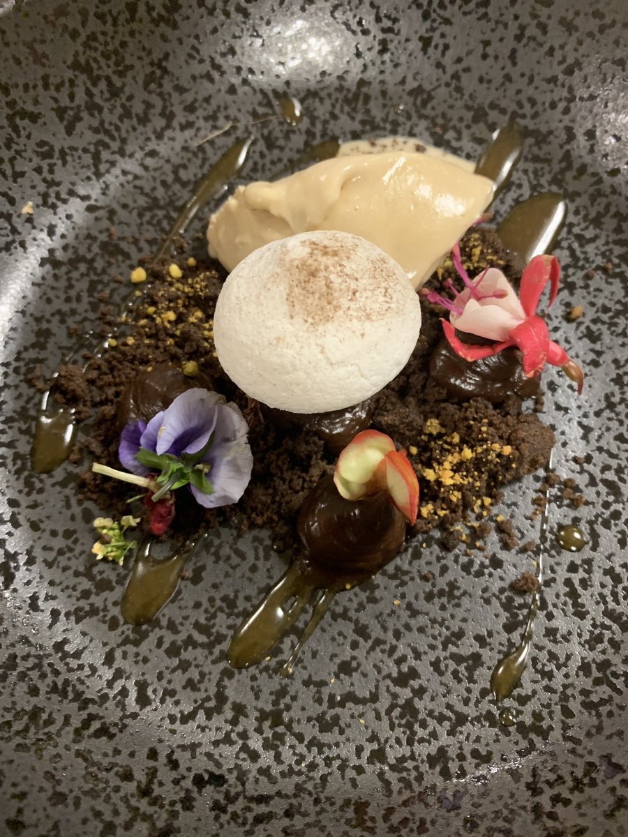 SouthernSunGrp's tweet photo. Well done to Chef @LvVenn and his team for delivering the most delicious meal in partnership with @ben_ungermann tonight! You outdid yourselves #SSCullinan https://t.co/rzKOGP54fL
