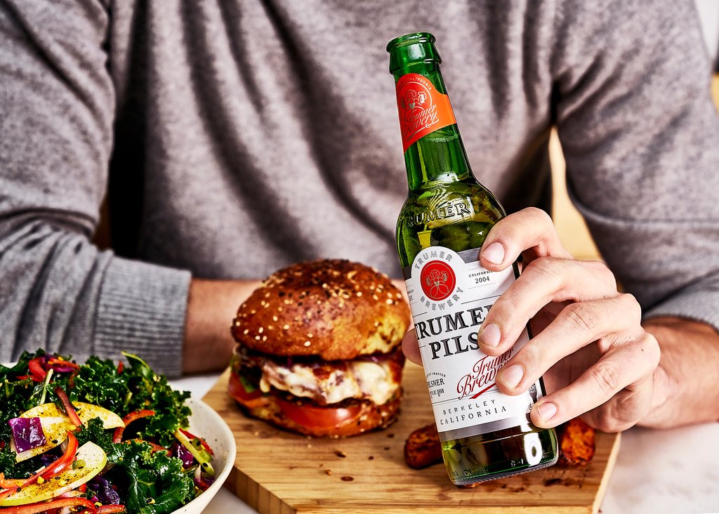 TrumerUSA's tweet photo. Trumer Pils pairs well with everything from salmon burgers to salads.
#trumerpils #pilsner #beertime #califresh #craftbeerculture #greatbeer #californiabeer #bayareabeer #calilife #beerbringsustogether https://t.co/W0UFJMUGRm