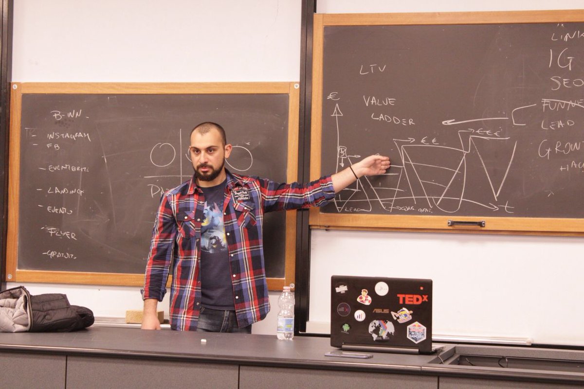 jetopteam's tweet photo. 🧠Pianificare una strategia di marketing?
🚀@SimoneLanzax ne ha parlato in una #formazione sul #MarketingDataDriven
🎯Ricerca, #funnel, #GrowthHacking: da qui si parte per una campagna vincente!
👥Grazie @JADEItalia per l'opportunità!
#AlwaysOneStepForward
#TogetherWeGrow https://t.co/fQJHFlA7sI