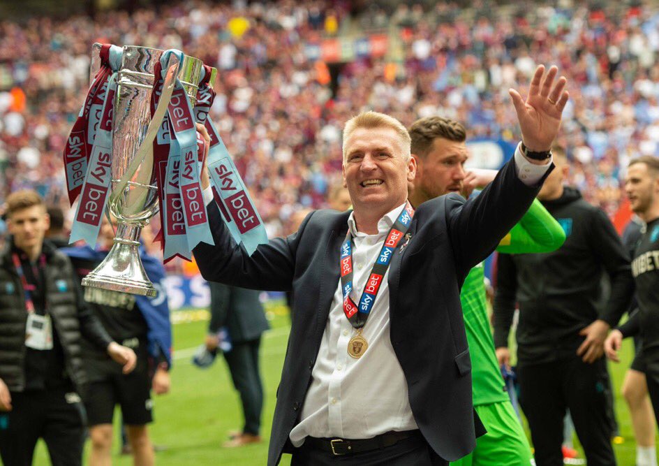 villareport's tweet photo. Dean Smith: “To be honest, I went to see my old man on Friday and he kept his eyes open for two minutes and I said ‘the next time I come to see you I’ll be a Premier League manager’. And he smiled and nodded, so for me, that’s enough.” [birmingham live] #avfc https://t.co/Mx7qudtDNf