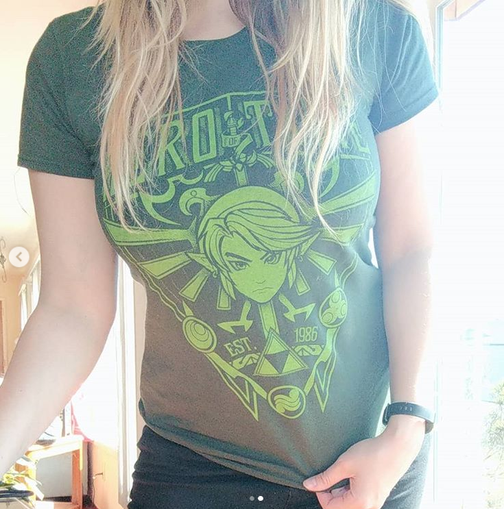 LevelUpOutfit's tweet photo. Amazing Pic of instagrammer @tillyxluna showing off the Hero of Time Shirt!  
Make sure to go give them a follow!

#tillyxluna #streamers #herooftime #legendofzelda #gamerfashion #levelupoutfitters
#readytolevelup #levelupyouroutfit https://t.co/p0nJmrpTBP