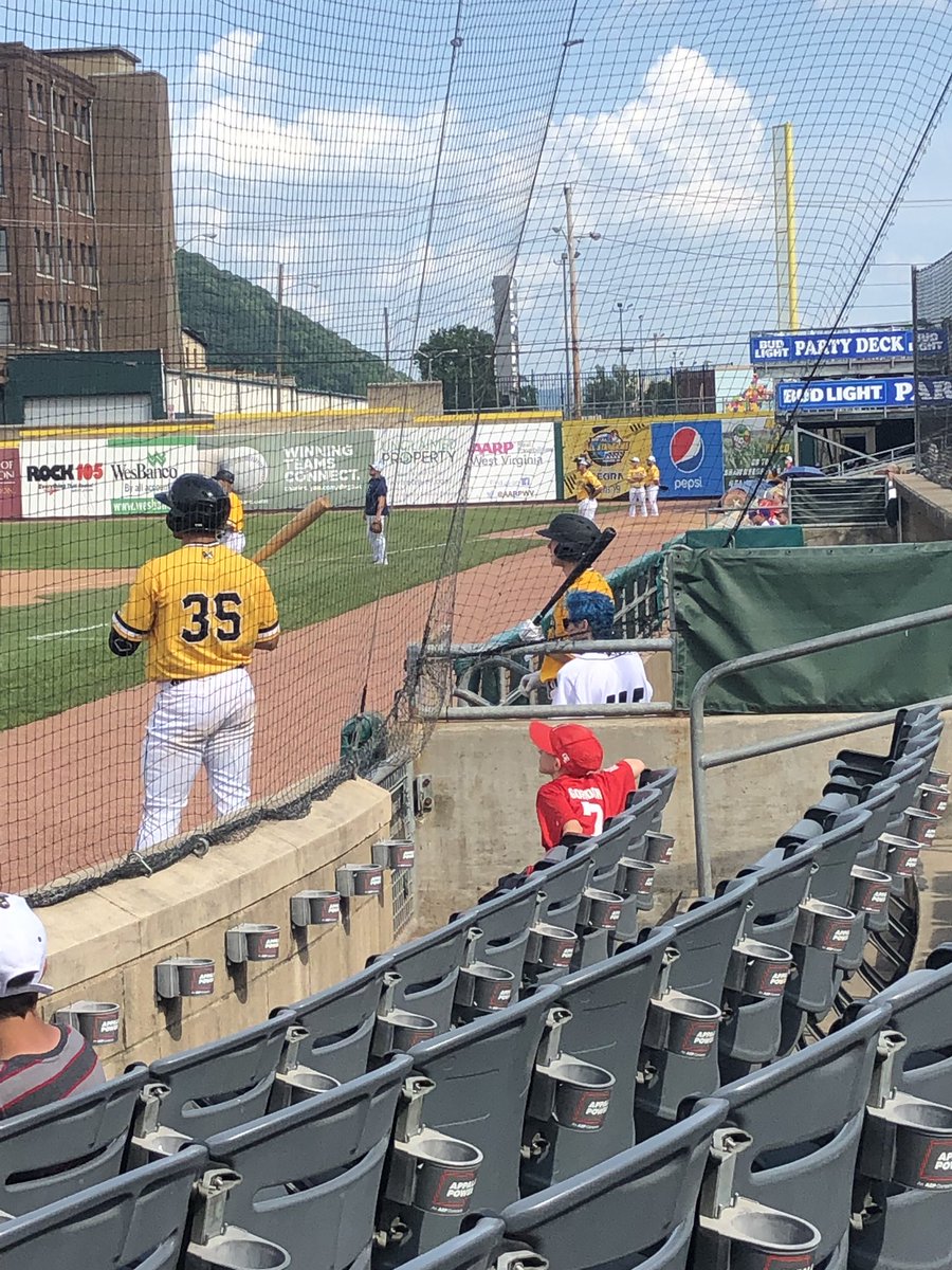 4g4wvu1's tweet photo. Shout out to @DeanNevarez of the @wvpower for taking some time out with my little catcher yesterday! He put on a show at the plate and most importantly was a great representative of the game! He now has a fan for life!

#baseball #wvpower #mariners https://t.co/kKxV700N2P