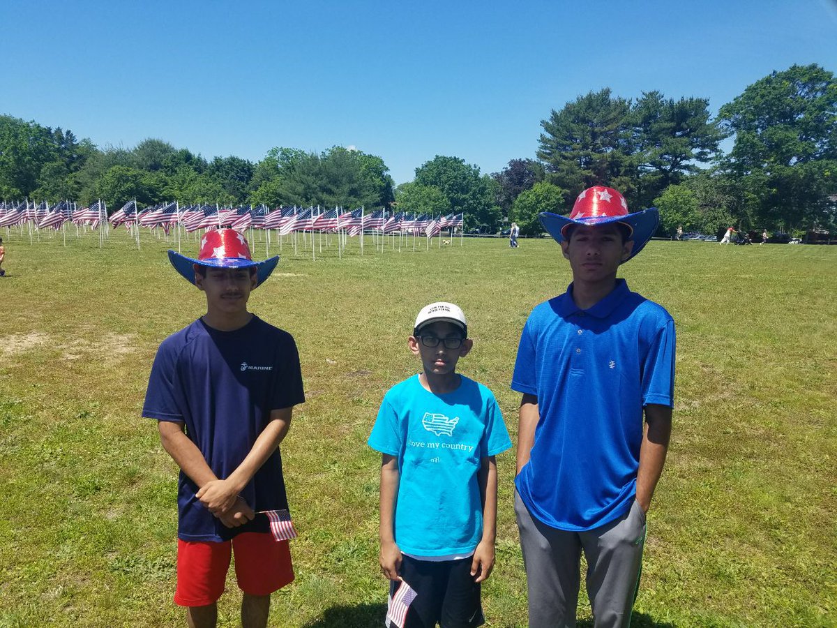 MuslimYouthUSA's tweet photo. #Atfal(young #MuslimYouth ages 7-15) from @MKA_NorthJersey paying their respects not only by visiting their local national cemetery but by participating in their local #MemorialDay parade. #MuslimsForVeterans #MuslimsForService #MuslimsForRemembrance #HonortheFallen https://t.co/tQAbc631QY
