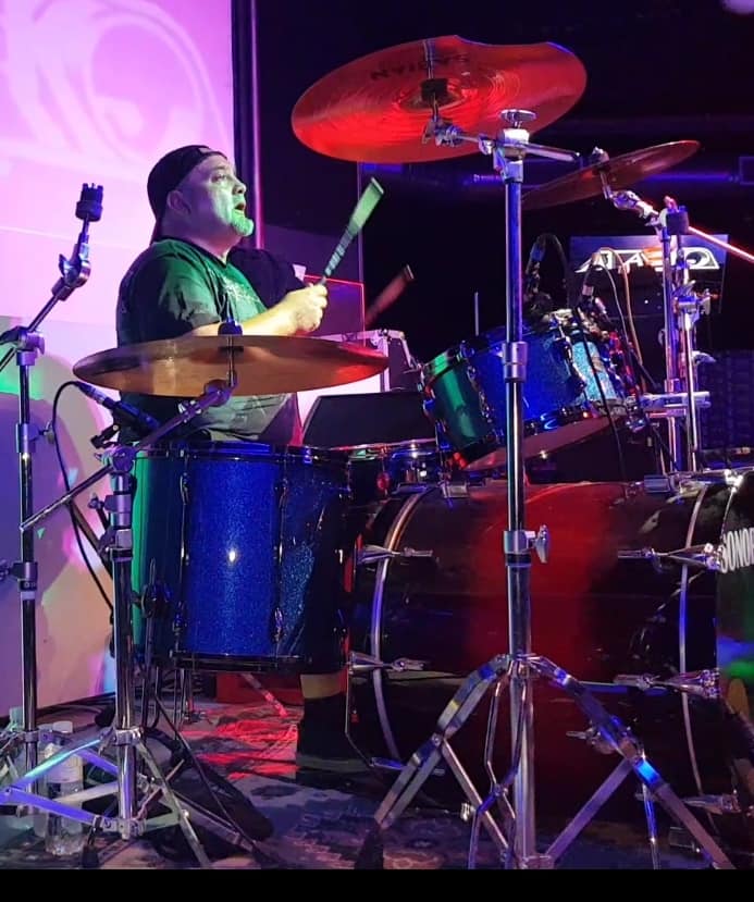 #pactosdefe concierto en la #salamytho compartiendo escenario con <a href="/_BudaSam/">BudaSam</a> y #bifrots <a href="/Rockbidea/">Rock Bidea</a> @lamiradanegra