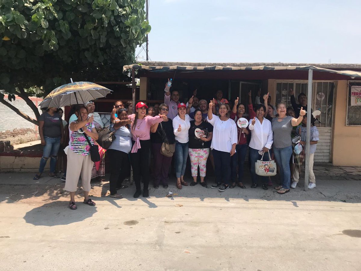 CNOPNacional's tweet photo. Hoy @ViviMondragonL, @DaniSotto y @ChepoLopezC estuvieron en el Fraccionamiento Chapala de Gómez Palacio, Durango, llevando las propuestas de nuestras candidatas del Municipio, @AnavelFernandez por la Presidencia Municipal e Isenia Galván para regidora.
#PorGómezTODO https://t.co/OltHaUuVGa