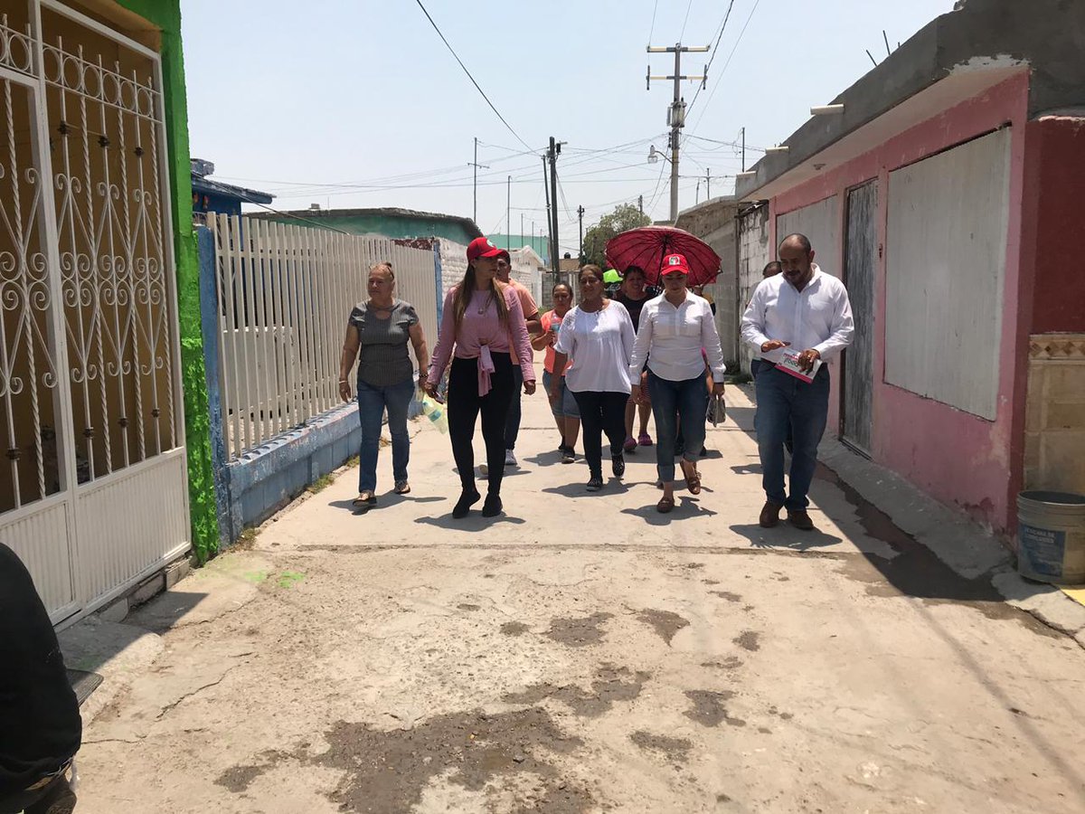 CNOPNacional's tweet photo. Hoy @ViviMondragonL, @DaniSotto y @ChepoLopezC estuvieron en el Fraccionamiento Chapala de Gómez Palacio, Durango, llevando las propuestas de nuestras candidatas del Municipio, @AnavelFernandez por la Presidencia Municipal e Isenia Galván para regidora.
#PorGómezTODO https://t.co/OltHaUuVGa