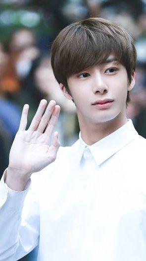 Because I love @OfficialMonstaX Hyungwon beautiful long fingers