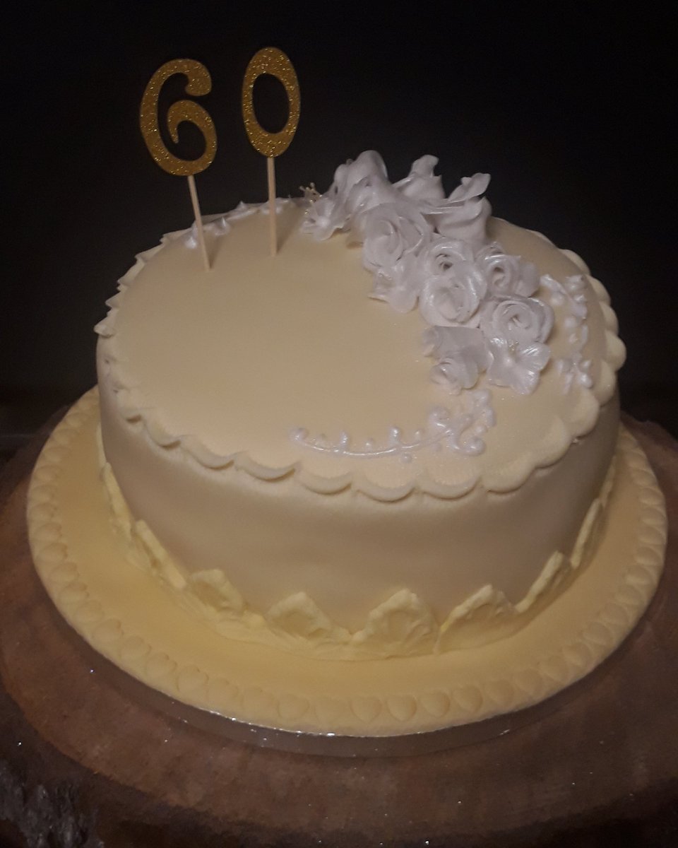 CakesPontypool's tweet photo. A white roses birthday cake for a special lady. https://t.co/IReVQ5evlx