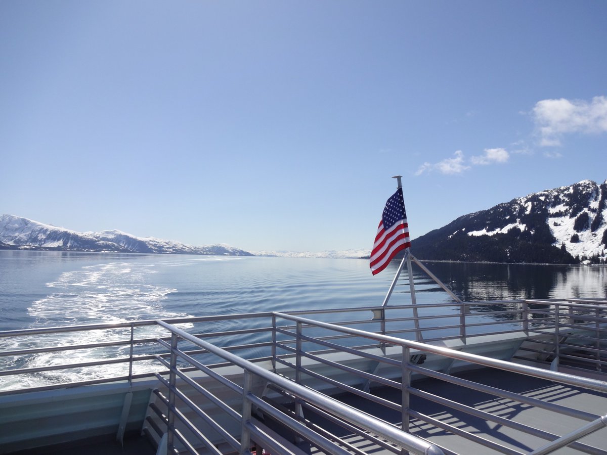 AlaskaTourscom's tweet photo. Today we remember our fallen heroes. https://t.co/1ZMXPh57Gw