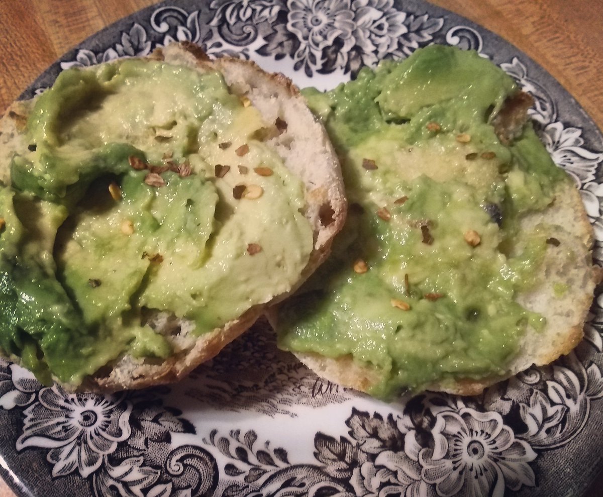 miladyleela's tweet photo. So yummy this is!
Enjoying this Holiday with a light meal of Avocado Toast.
#healthyfood #avocadotoast #vegetarian #mymagicalkitchen #healthylifestyle https://t.co/71b7eAiBLD