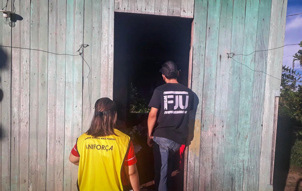 fjuacre's tweet photo. Nesse último fim de semana, a galera da FJU saiu às ruas no Bairro Ramal do Canil, onde de lá sairá 1 ônibus para a Caravana do Resgate com o Bp Sérgio Corrêa dia 31/05 próxima sex-feira às 18h em frente à Escola José de Carvalho! 🚎🇳🇱😁
#FJU #VemPraFJU #SejaFeliz #AtalaiaEmAção https://t.co/AaQbefXePG