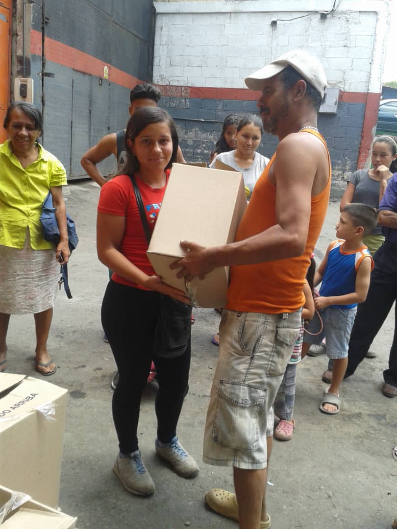 Jornada de entrega de Cajas #CLAP  en nuestra comunidad Colina de Loma Grande. Familias felices. @NicolasMaduro @Oficial_C_Clap @FreddyBernal @SierraCarlosVEN  #ChavismoUnidoParaSiempre #SoyComunicadorClap