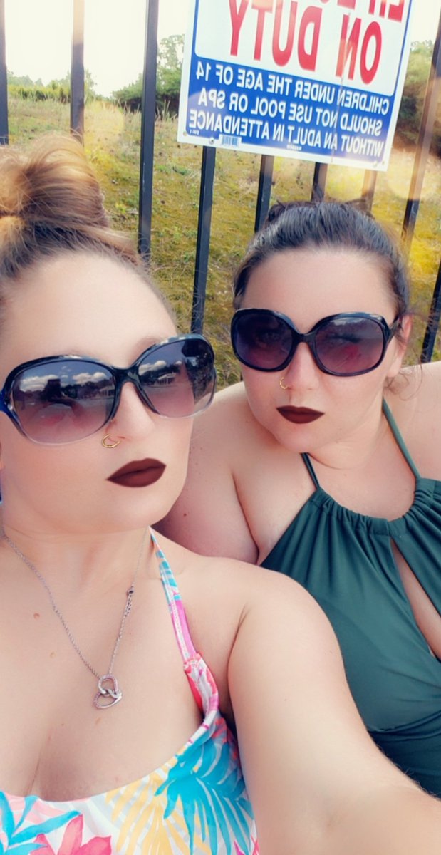 _MommaBearOf3's tweet photo. Pool day! https://t.co/0ZUQY2JYJI