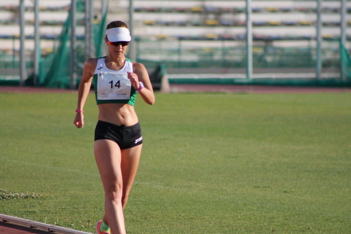 JuanMarcelo_F's tweet photo. 10km MARCHA EN PISTA, San Fernando-Cádiz.
Nuestras chicas: #EvaGil SUBCAMPEONA de Andalucía Senior; #TeresaMorata sigue sumando buenas sensaciones para las grandes citas que vienen: CAMPEONA de Andalucía SUB-20.
Nuestro granito: #NutriciónDeportiva 😊✌🍉🔝 https://t.co/ZiygYicUYS