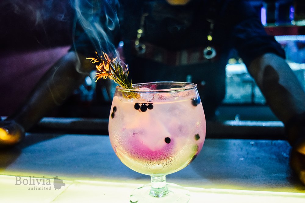bolivianexpress's tweet photo. FROM THE OTHER SIDE OF THE BAR

By  Emily Kilner

Read more here: https://t.co/Ewx1N0jYeg

#Tourism #Bolivia #BolivianExpress #Travel #Journalism #Culture #GapYear #YearAbroad #Photojournalism #Magazine #bar #bertender #jallalla #cocktail https://t.co/iDRj8UJoD1