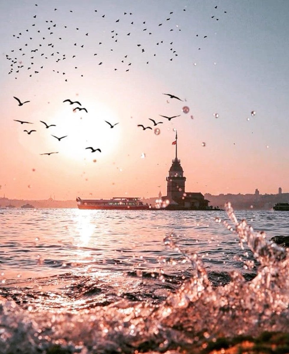 Zor paşam zor..!
Aynı kelimeler
Aynı alışkanlıklar
Aynı acılar üzerine
Yeni sevdalara başlamak... #gece