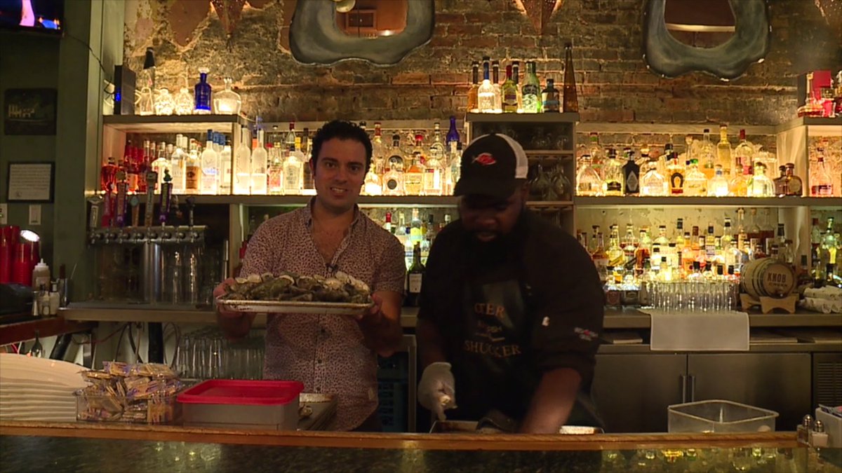 KennyLopez_TV's tweet photo. Gettin' into the oyster shuckin' spirit just in time for Oyster Fest @NOLAoysterfest @RedFishGrill #RedFishGrill #Oysters #OysterShucking #Shuckin #louisiana #louisianaseafood #seafood #nola #neworleans #foodie #slurpingoysters #shuckinoysters @WGNOtv #newswithatwist https://t.co/GGrnfRs4Ni