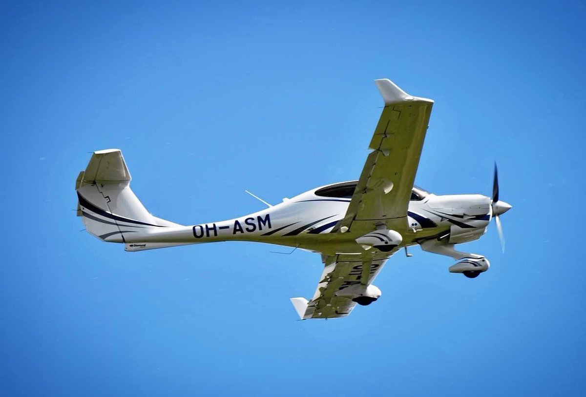 Aakko's tweet image. Helsinki fly in, my baby ✈️ #diamondaircraft #DA40NG #aviation (photo by M Ahlsved)