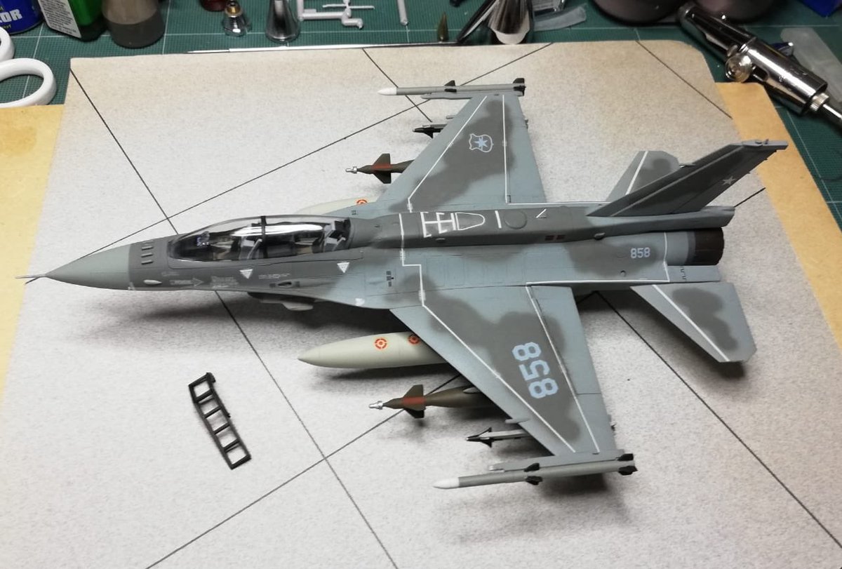 IPMSGUAYAQUIL's tweet photo. F-16D Fuerza Aérea de Chile 🇨🇱.
Escala 1/72
Hasegawa.
Decals: Two Box.  #avionesaescala  #plasticmodel #scalemodel #scalemodelkit #hasegawamodelkits #maqueta #maquetismo #aircraftkit #modelkit #modeloaescala #modelaircraft #ipmsgye  #f16d #f16 #fach #fuerzaaereadechile https://t.co/9VluqTj1Cu