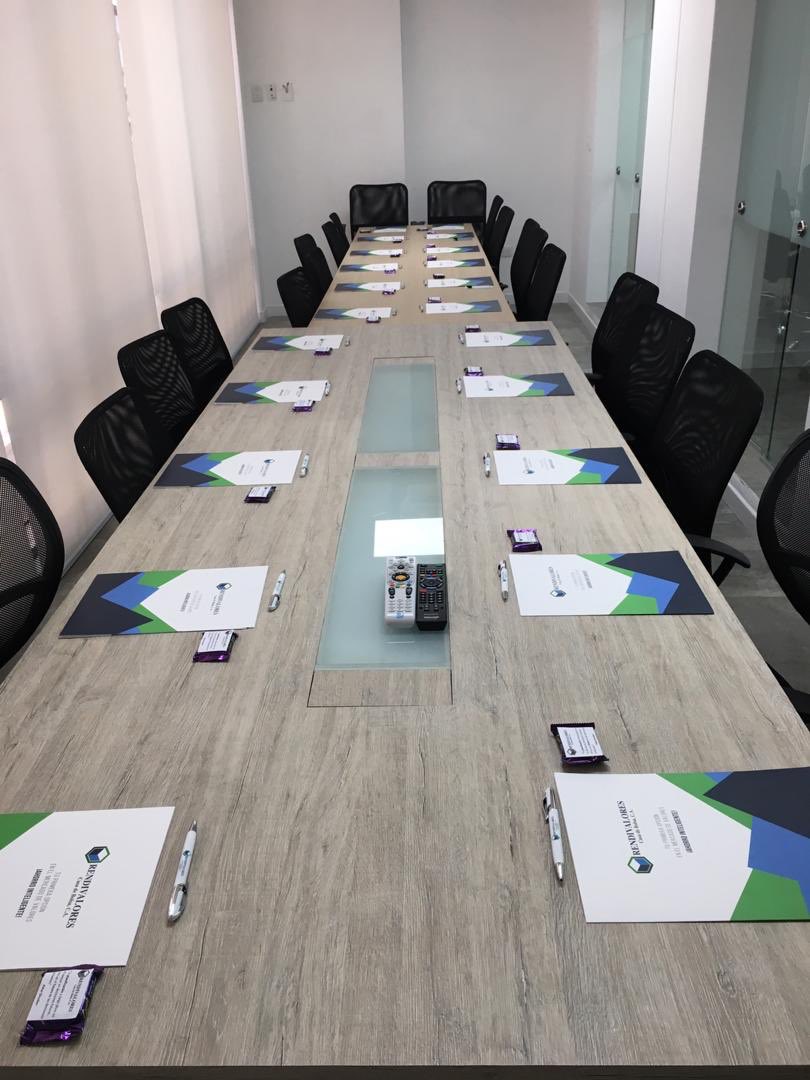 Jmfariasu's tweet photo. El día de mañana estaremos llevando a cabo el desayuno corporativo mensual con los clientes de @Rendivalores. Conversáremos sobre la actualidad económica y revisaremos el comportamiento que ha tenido la @Bolsacaracas durante el 2019. 

¿Te gustaría formar parte del próximo?👇🏻📊 https://t.co/7tQ8txJLQJ