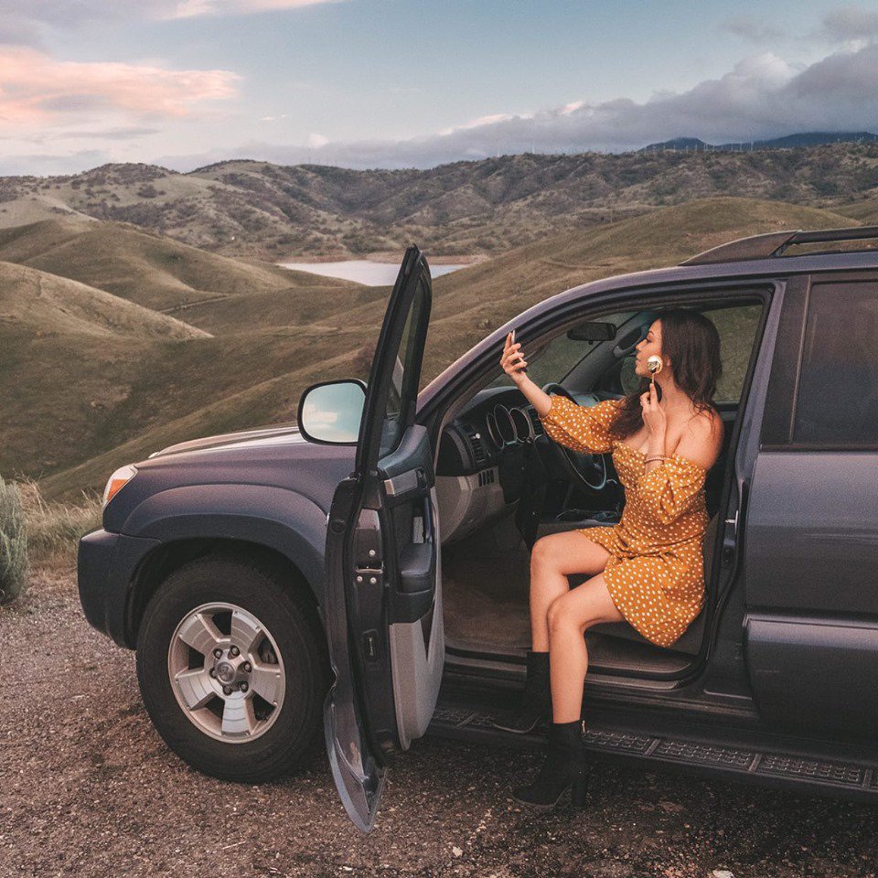 mymakeupbrush's tweet photo. Stay looking ON-POINT like @cindyycheeks on any adventure ⛰ Shop your ‘10 Piece Black &amp; Gold Oval Brush Set’ today! ✨#mymakeupbrushset
🛒: https://t.co/mgI1kMZN2V https://t.co/K6bML7cHlo