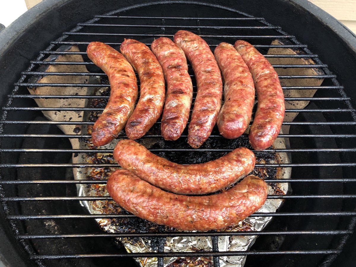 lukeharris's tweet photo. I love the smell of smoked sausage in the rain. https://t.co/xnVBiWYW0r