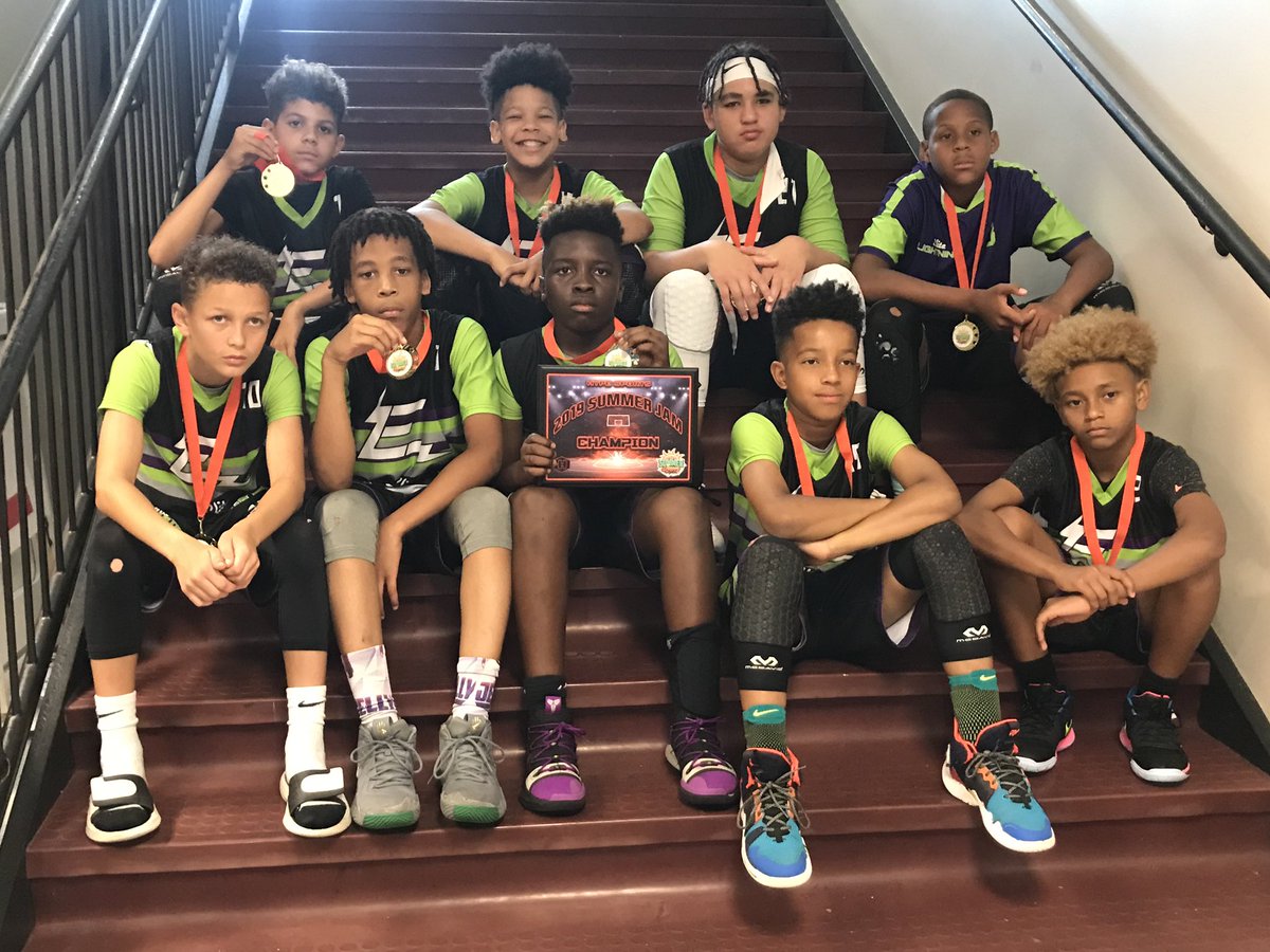 LightningElite_'s tweet photo. π£πHARDWARE ALERT....Congrats to our LE2026 and LE2027 boys who put in some great work in the hardwoods for this holiday weekend! HYPE Summer Jam Champs and Runner Up. Great Job!! #LEbasketball #LEfamily #LEpride https://t.co/H8uJ6Gqmoa