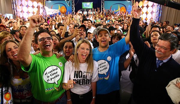 AvilioTroconiz's tweet photo. Hace 12 años la dictadura cerró #RCTV . Un canal que se convirtió en parte de la familia venezolana. Radio Caracas Televisión volverá con la democracia y ese reencuentro con nuestro pueblo será para celebrar la libertad . #RCTVContigo https://t.co/iSYUVGKpKZ