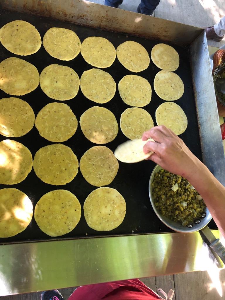 ferolivera09's tweet photo. Un excelente almuerzo en Gorditas La Ceiba, donde probamos el plato típico de #NopalesAlMezcal, en el pueblo del Barretal. Gran Variedad de Guisos, #RutaMezcalSierraChiquita #EnamórateDeTamaulipas @VisitTamaulipas @fgcabezadevaca @lalanoguera @ElCastorOficial @TorrucoTurismo https://t.co/tacBwUJV2D